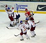 Haluza v anci ped tpnkem |  autor: Monika Novotn, Luk Bajgar