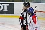 Rozhod Pavel Mikula v diskusi s porubskm kapitnem Tomem Ratajem |  autor: Luk Bajgar